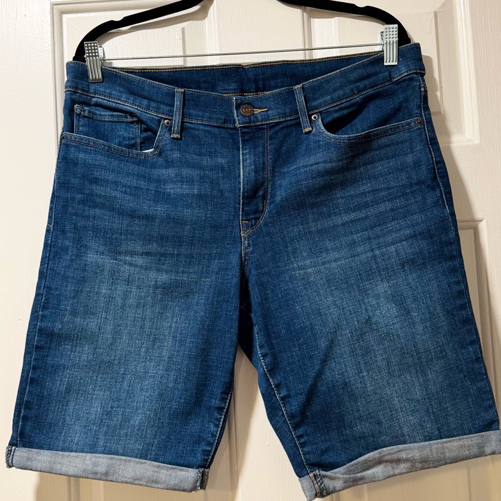 EUC LEVIS CUFFED JEAN SHORTS